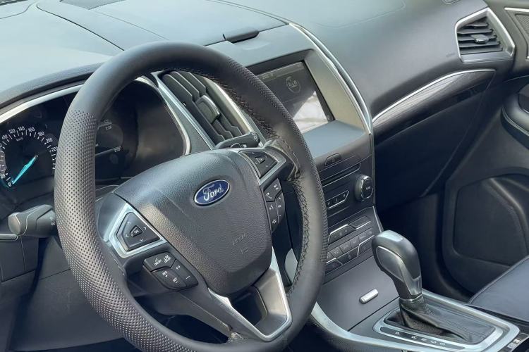 Used Ford Edge 2015 2.0T GTDi Two-Wheel-Drive High-Line Version