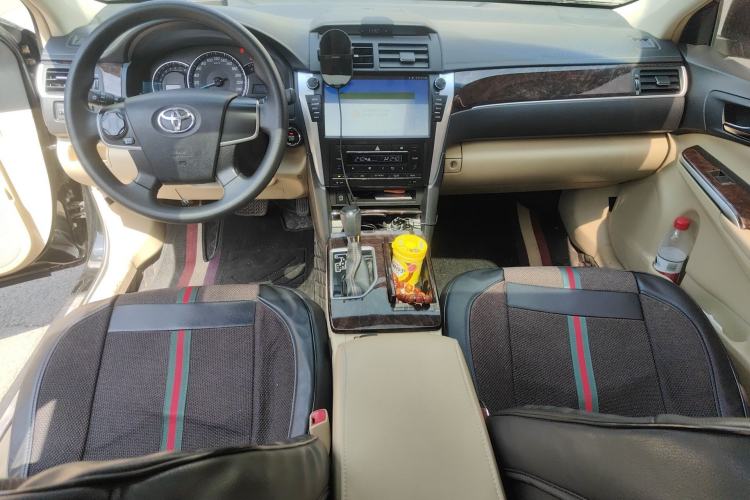 Used Toyota Camry 2016 2.0E 10th Anniversary Elite Edition Center Console