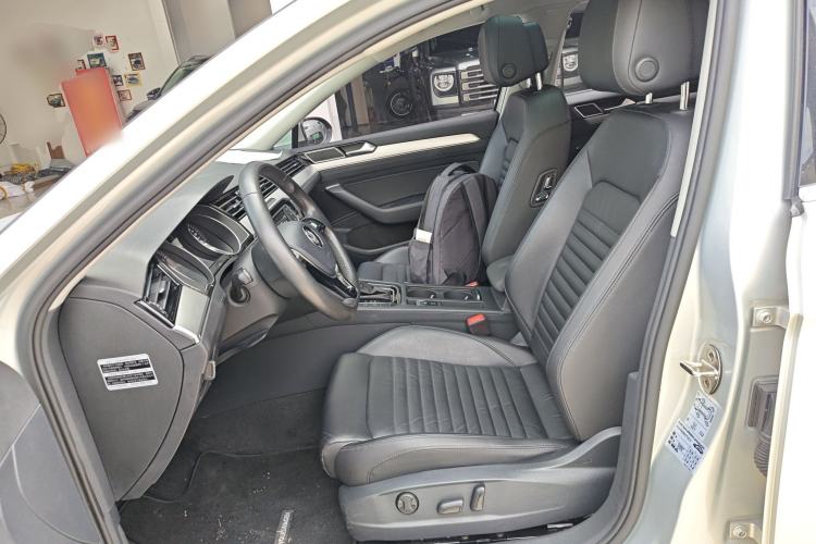 Used Volkswagen Magotan 2017 330TSI DSG Leading Model
