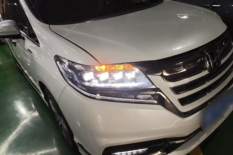 Used Honda Elysion 2019 2.0L Hybrid Luxury Edition Front Right 45 Deg