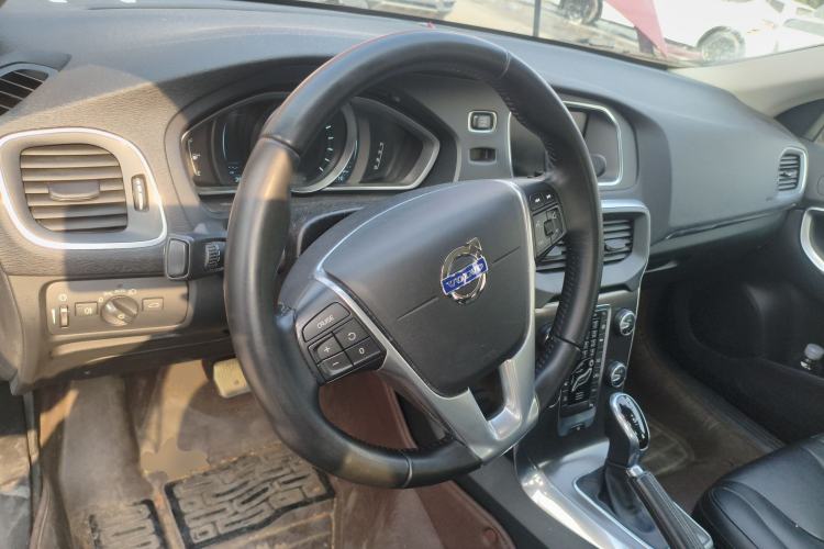 Used Volvo V40 2016 T3 Zhiyi Edition