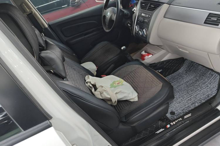 Used Venucia R50 2016 1.6L Manual Elite Edition
