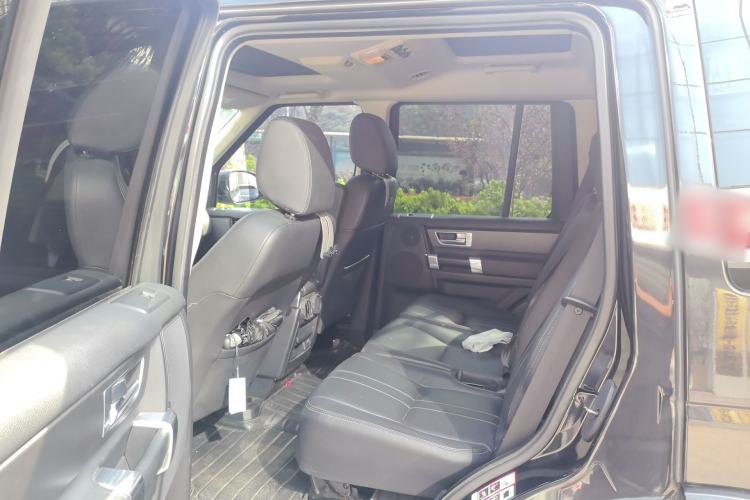 Used Land Rover Discovery 2016 3.0 SC Obsidian Black Heritage Edition HSE Left Rear Seat