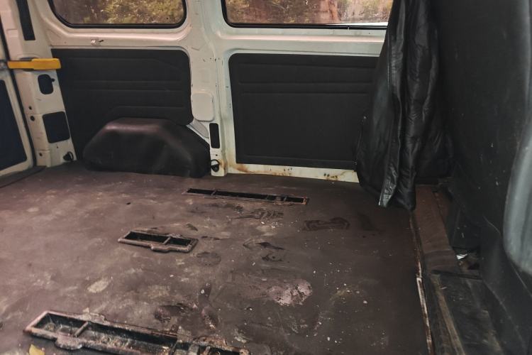 Used Ford Transit 2017 2.0T Diesel Multi-Purpose Commercial Vehicle Short Wheelbase Low Roof China IV Standard