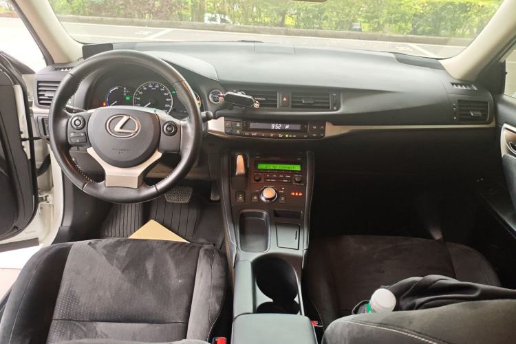 Used Lexus CT 2017 CT200h Elite Edition Solid Color China V Standard Center Console