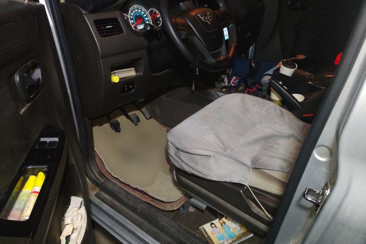 Used Wuling Rongguang V 2016 1.2L Standard Version
