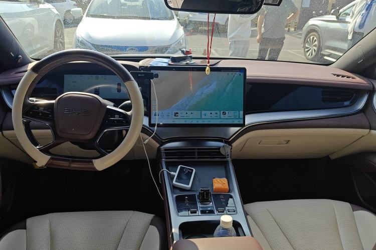 Used BYD Seal 07 DM-i 2025 DM-i 1.5L 125km Prestige Model Center Console