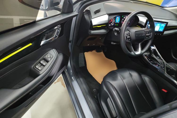 Used Roewe i5 2021 1.5L CVT Black Gold Edition
