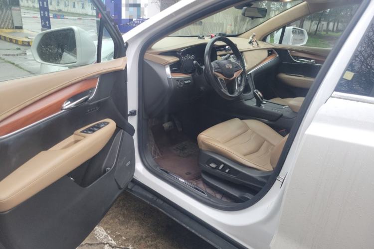 Used Cadillac XT5 2018 28E 4x4 Platinum Edition