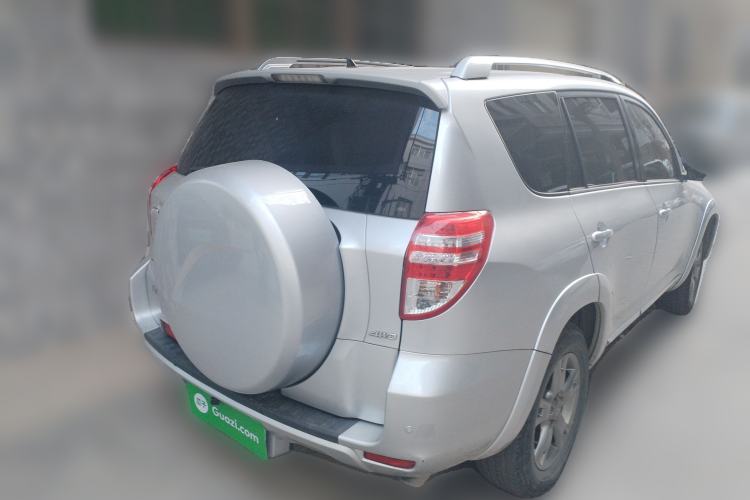 Used Toyota RAV4 2012 Luxurious 2.4L Automatic 4x4 with Stylish Features
