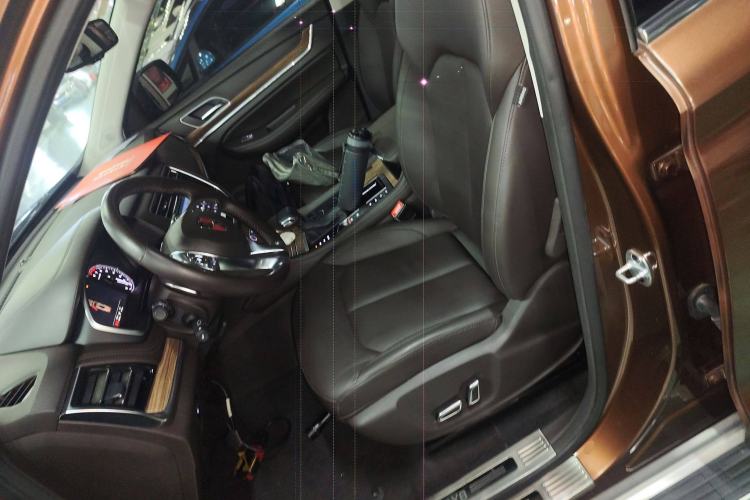 Used Roewe RX8 2018 30T Smart Connectivity Two-Wheel Drive Flagship Edition
