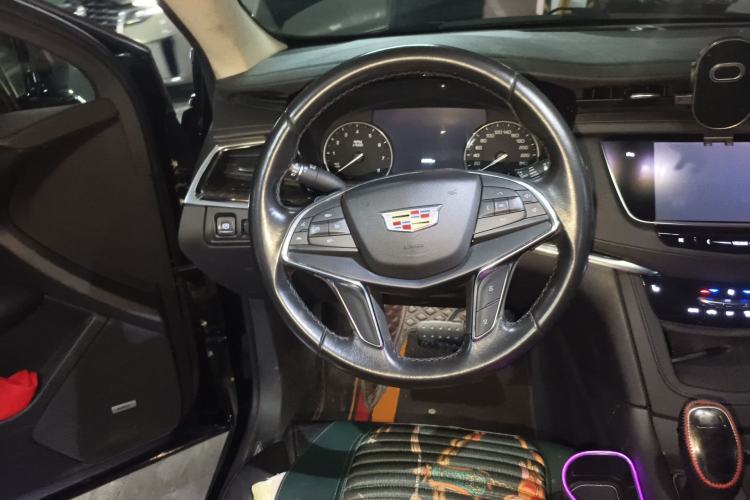 Used Cadillac XT5 2018 25T Luxury Model Steering Wheel