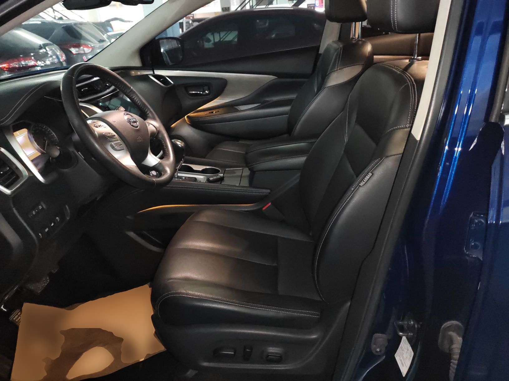 Переднее сиденье в автомобиле