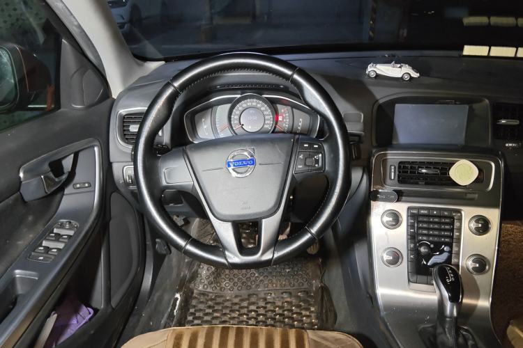 Used Volvo S60 2015 S60L 2.0T Smart Drive Edition Steering Wheel