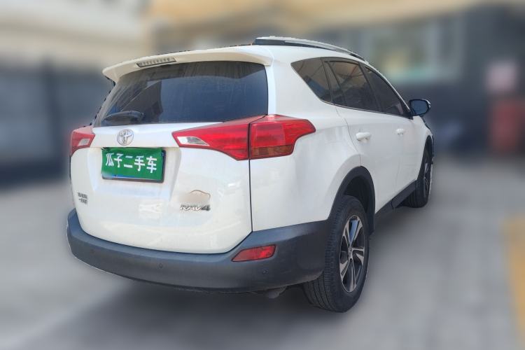 Used Toyota RAV4 2015 2.0L CVT Two-Wheel Drive Fashion Edition Rear Right 45 Deg