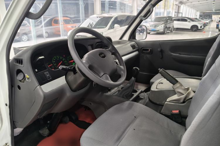 Used Jinbei Hiace 2020 2.0L Express King Series Deluxe Van Standard Roof China VI Emission Standard 1TZS