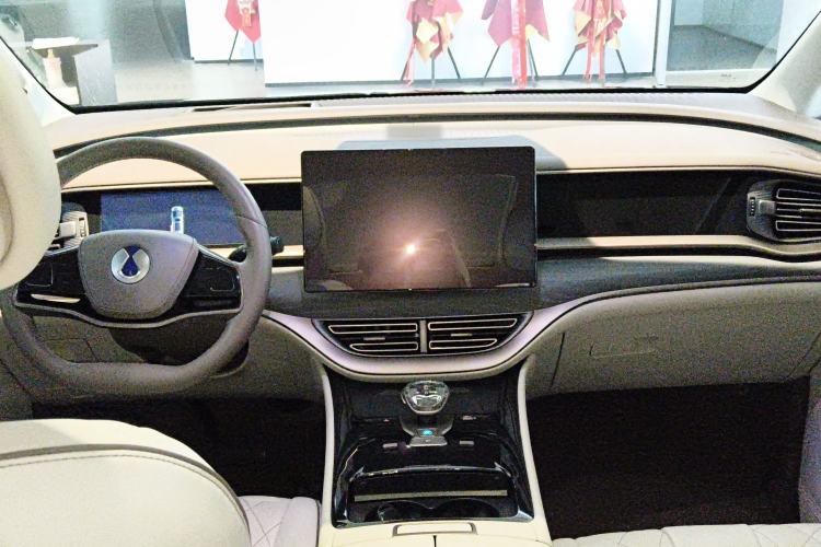 Used Denza D9 2022 DM-i 970 Four-Wheel Drive Flagship Model
