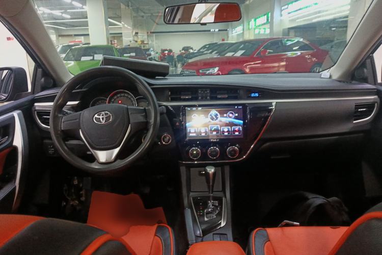 Used Toyota Corolla 2014 1.6L CVT GL Center Console