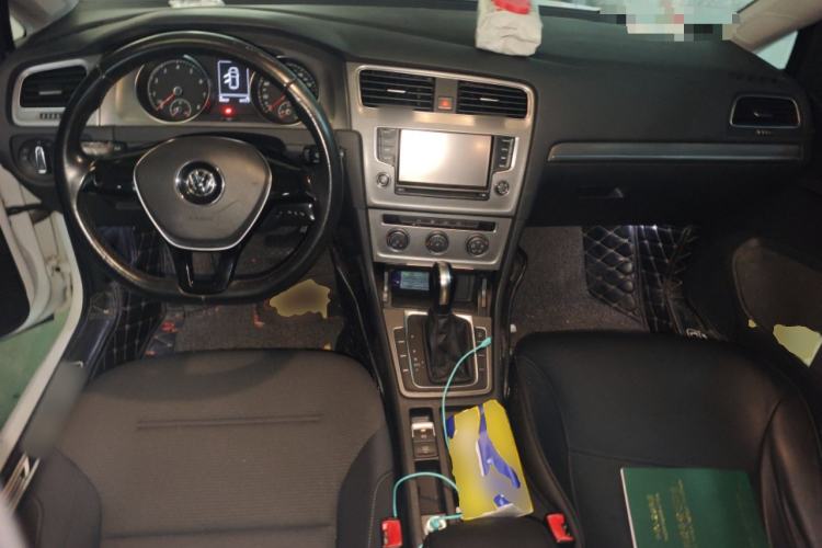 Used Volkswagen Golf 2015 1.6L Automatic Comfort Model Center Console