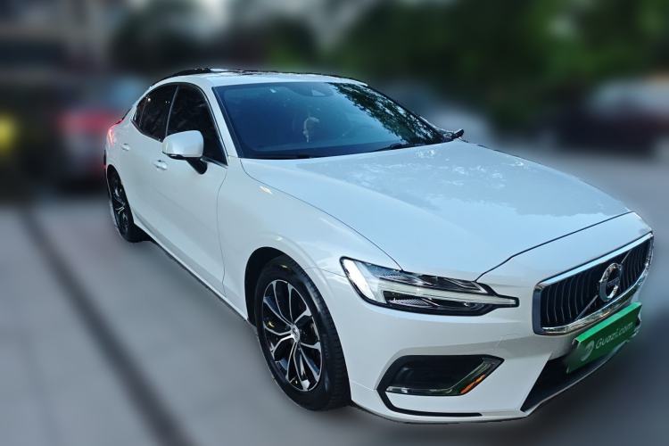 Used Volvo S60 2020 T4 Zhiyi Luxury Edition Front Right 45 Deg
