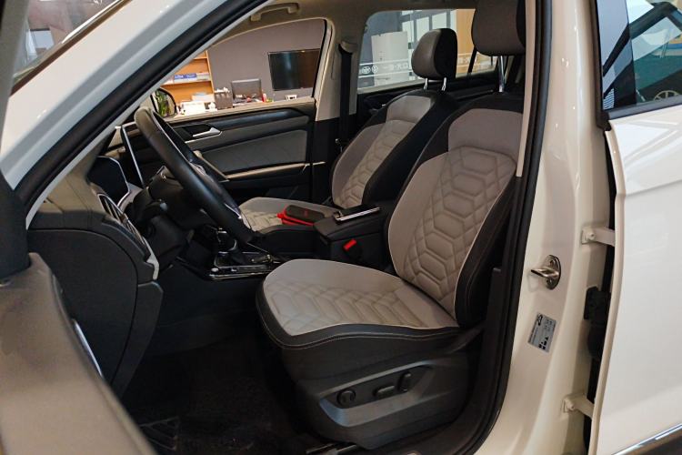 Used Volkswagen Tayron 2023 300TSI Two-Wheel-Drive Luxury Plus Advanced Edition
