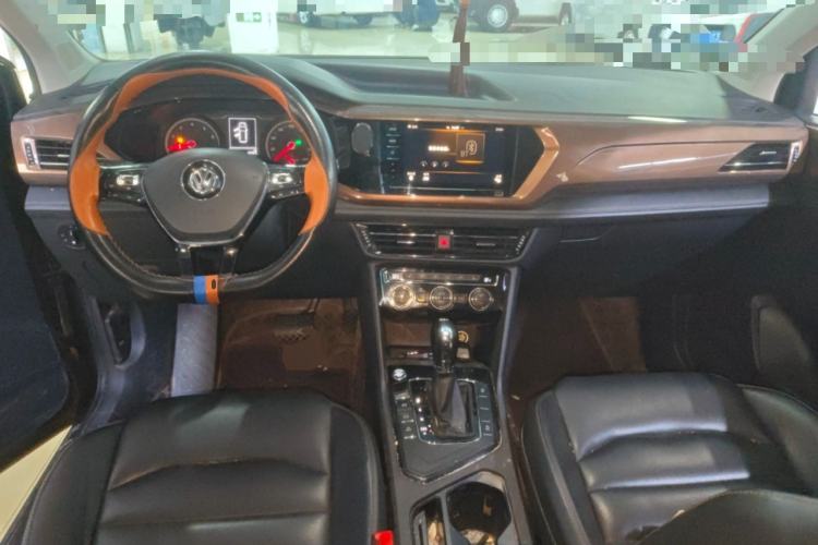 Used Volkswagen Tharu 2020 280TSI Two-Wheel Drive Luxury Edition China VI Standard Center Console