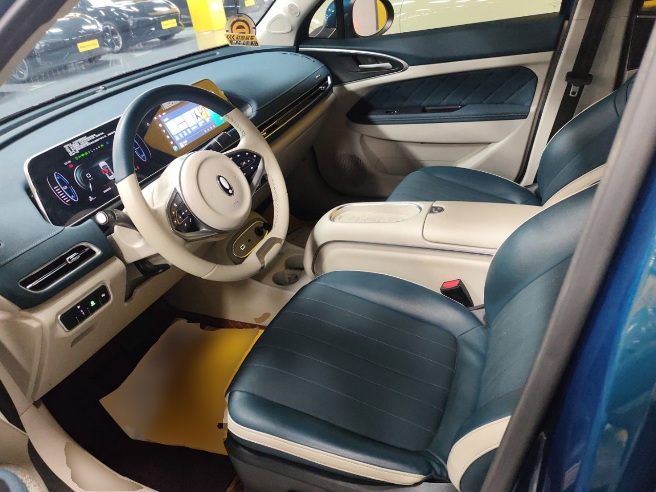 المقاعد الأمامية داخل السيارة