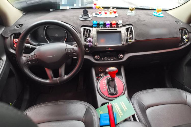 Used Kia Sportage R 2012 2.0L Automatic Two-Wheel Drive GLS Center Console