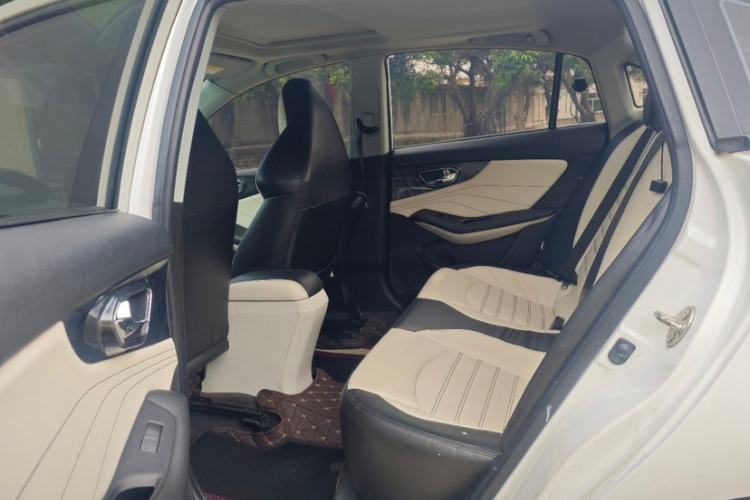 Used Soueast V5 Lingzhi 2017 1.5L Manual New Elite Model Interior 3