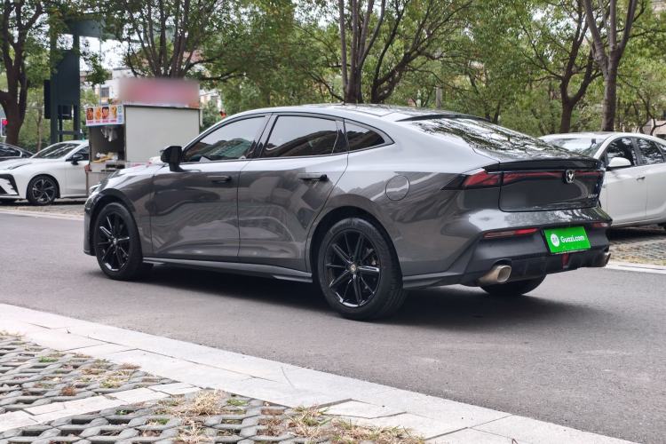 Used Changan UNI-V 2023 1.5T Smart Navigation Version
