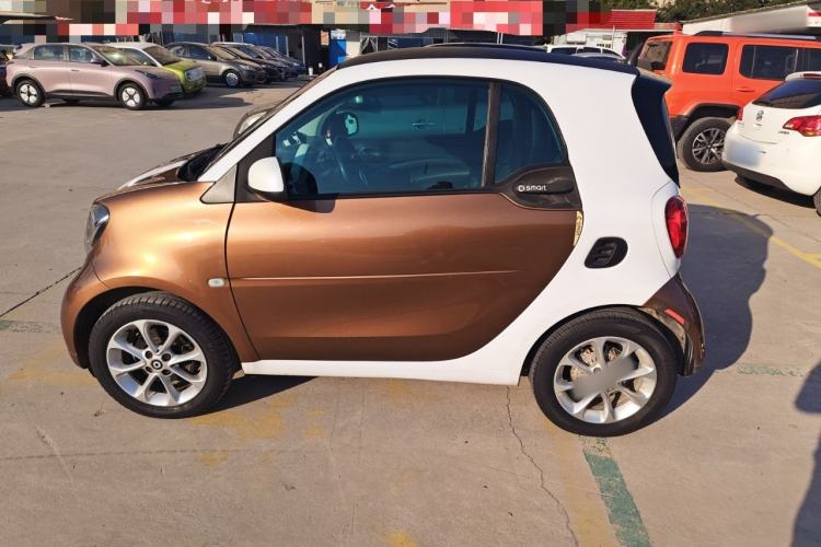 Used smart fortwo 2015 1.0L 52 kW hardtop Dynamic version