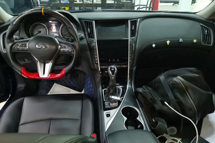 Used Infiniti Q50L 2018 2.0T Comfort Edition China VI Standard Center Console