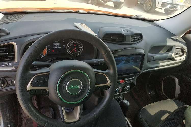 Used Jeep Renegade 2017 180T Automatic Kinetic Edition+
