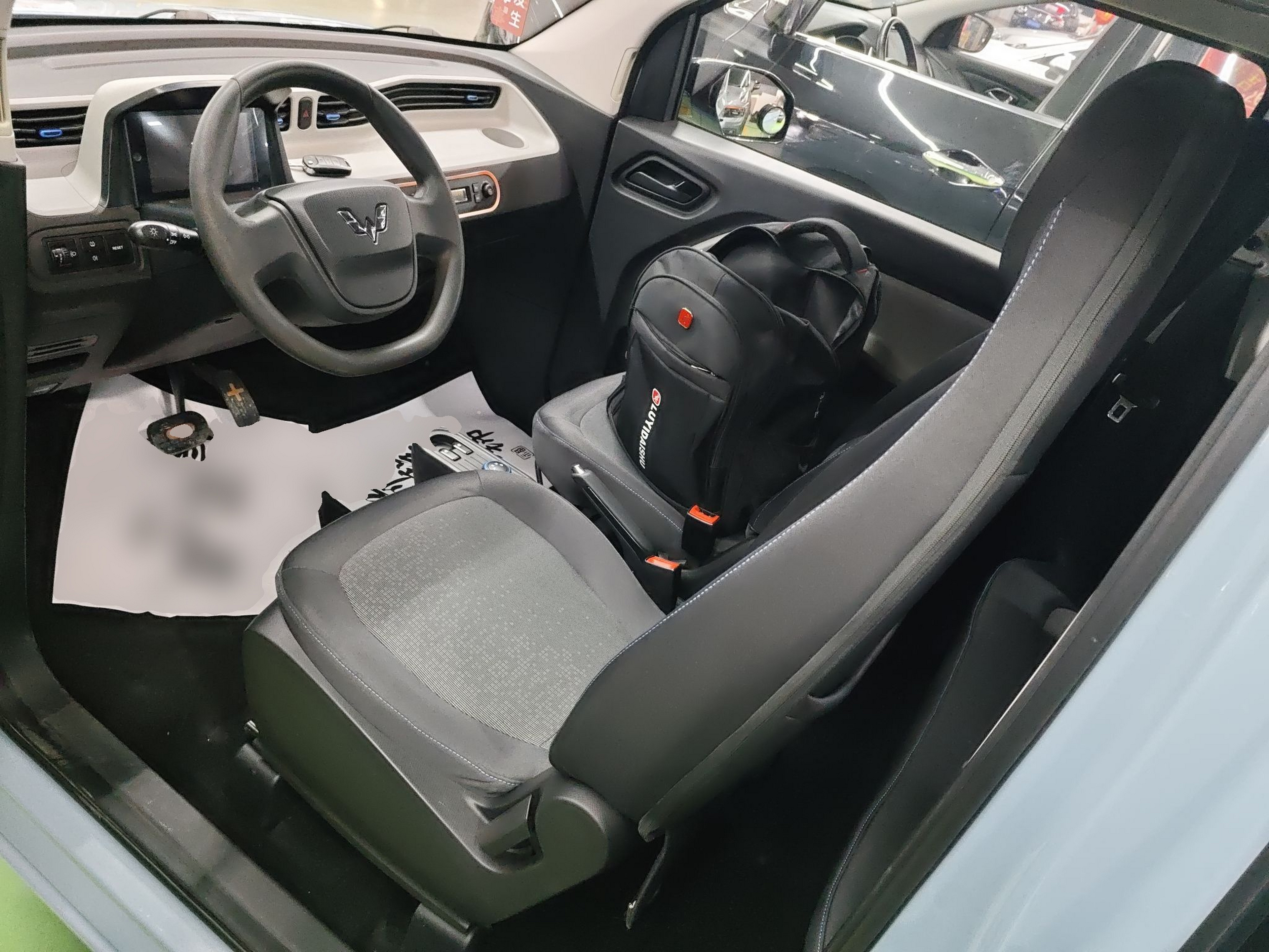 Переднее сиденье в автомобиле