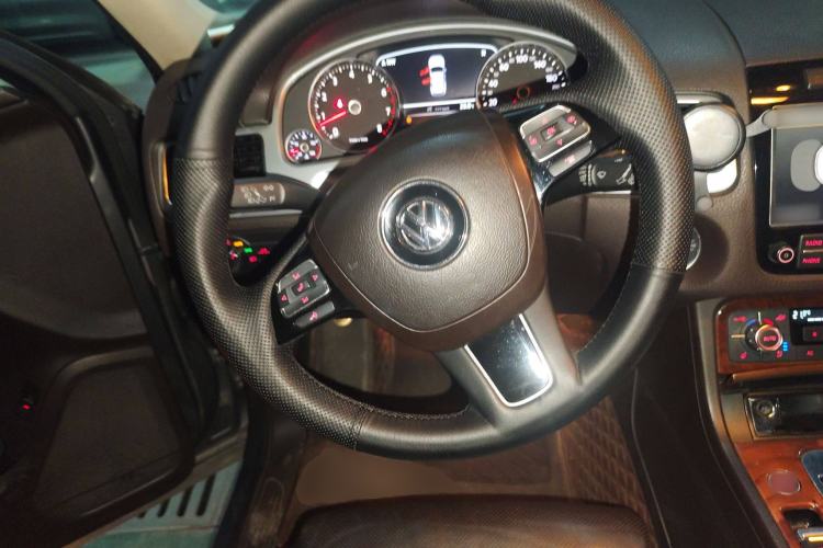 Used Volkswagen Touareg 2011 3.0 TSI High-End Version