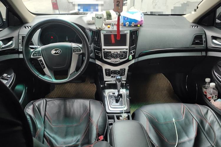 Used BYD Surui 2014 1.5TID Automatic Luxury Model Center Console