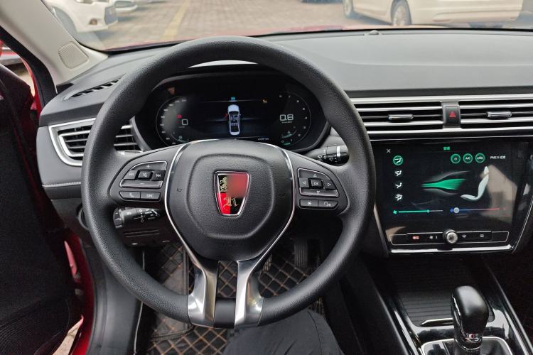 Used Roewe i5 2020 1.5L Automatic 4G Connect Luxury Flagship Edition
