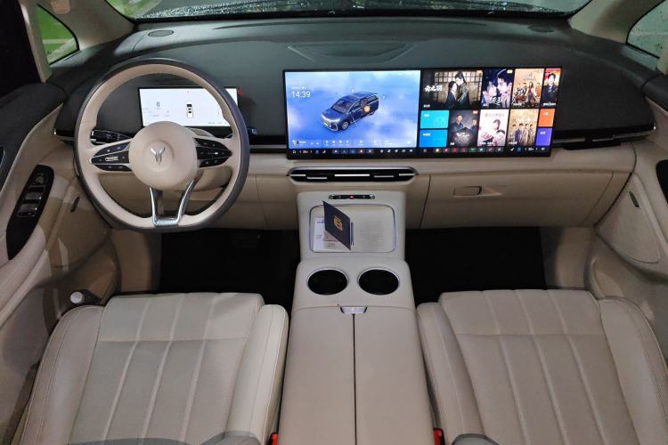 Used VOYAH Dream 2025 PHEV Four-Wheel Drive Excellence Kunpeng Edition
