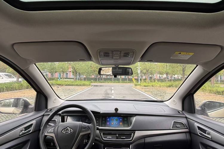 Used CHANGAN KAICHENG Oushang A600 2016 1.5L Manual Luxury 7-Seater Interior 4