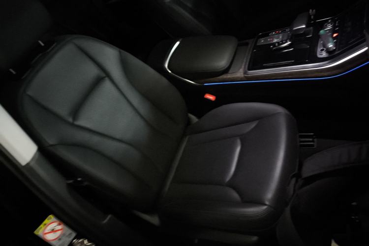 Used Audi Q7 2022 55 TFSI quattro S line Sport model
