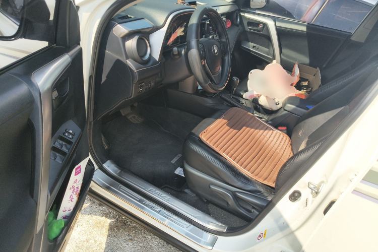 Used Toyota RAV4 2016 2.0L CVT Two-Wheel Drive Fashion Edition China V Standard