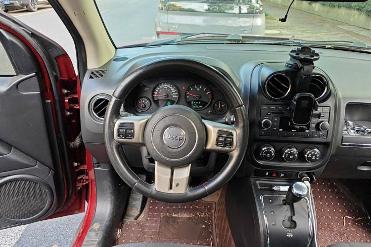 Used Jeep Compass 2013 2.4L four-wheel-drive sport version