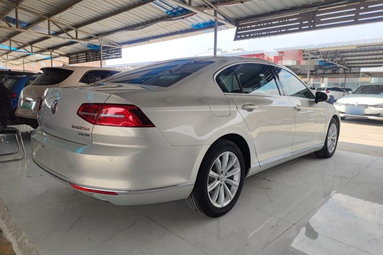 Used Volkswagen Magotan 2017 330TSI DSG Leading Model Rear Right 45 Deg