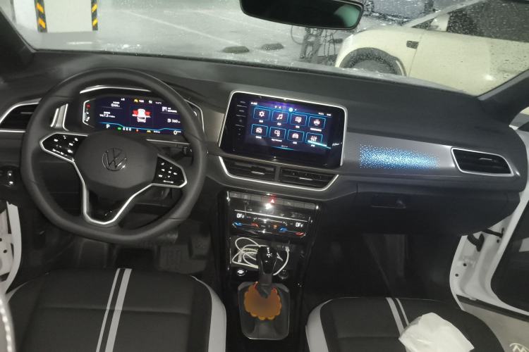 Used Volkswagen T-ROC 2025 Facelifted 300TSI DSG Two-Wheel-Drive Chen Guang Edition
