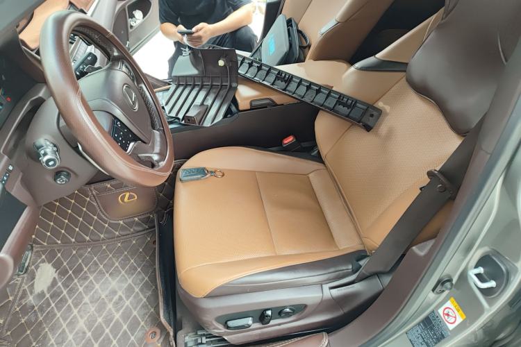 Used Lexus ES 2018 200 Excellence Edition China V Standard Left Front Seat