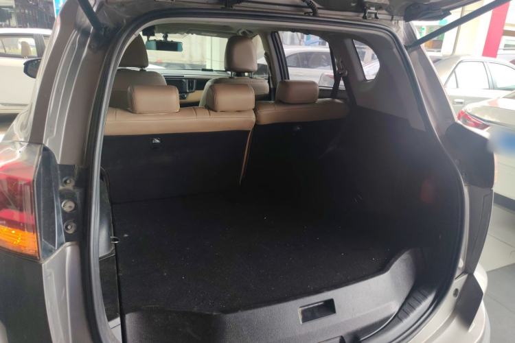 Used Toyota RAV4 2019 2.0L CVT Two-Wheel Drive Fashion X Limited Edition China VI Standard
