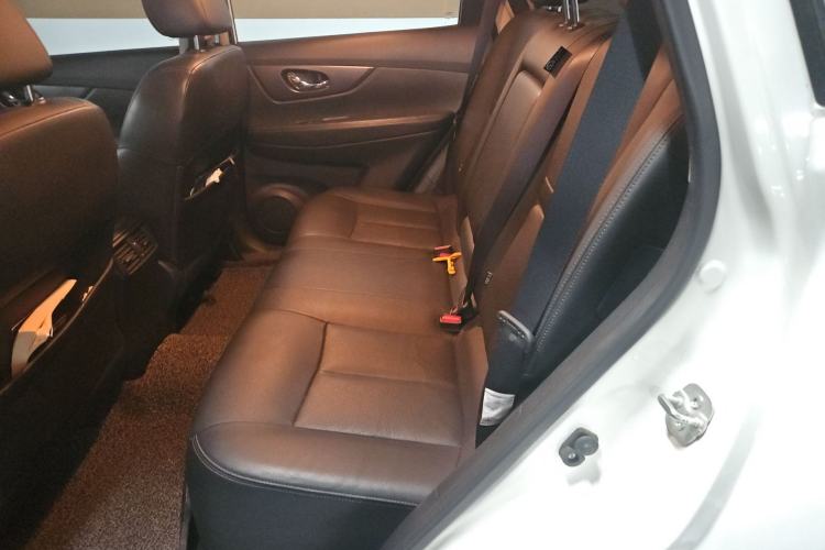 Used Nissan X-Trail 2015 2.0L CVT Comfort MAX Edition 2WD
