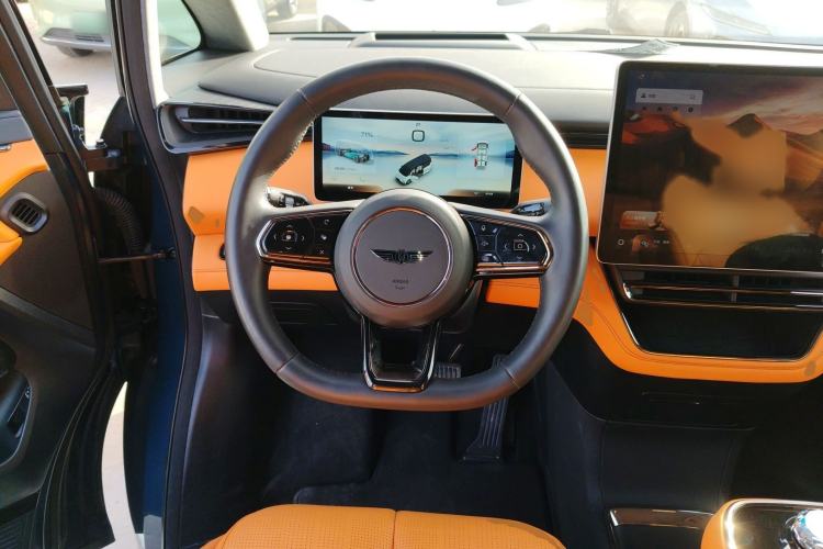 Used Geely Galaxy LEVC L380 2024 140-Degree 6-Seater All-Wheel-Drive Ultra