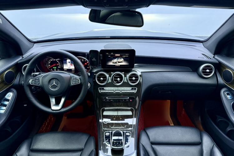 Used Mercedes-Benz GLC 2018 Facelift GLC 260 4MATIC Luxury Edition Interior 5