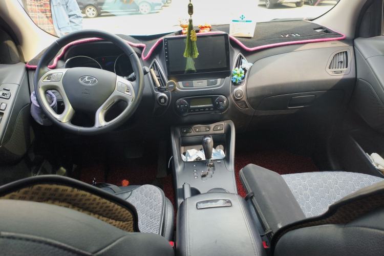 Used Hyundai ix35 2015 2.0L Automatic Two-Wheel Drive Leading Trim China IV Standard
